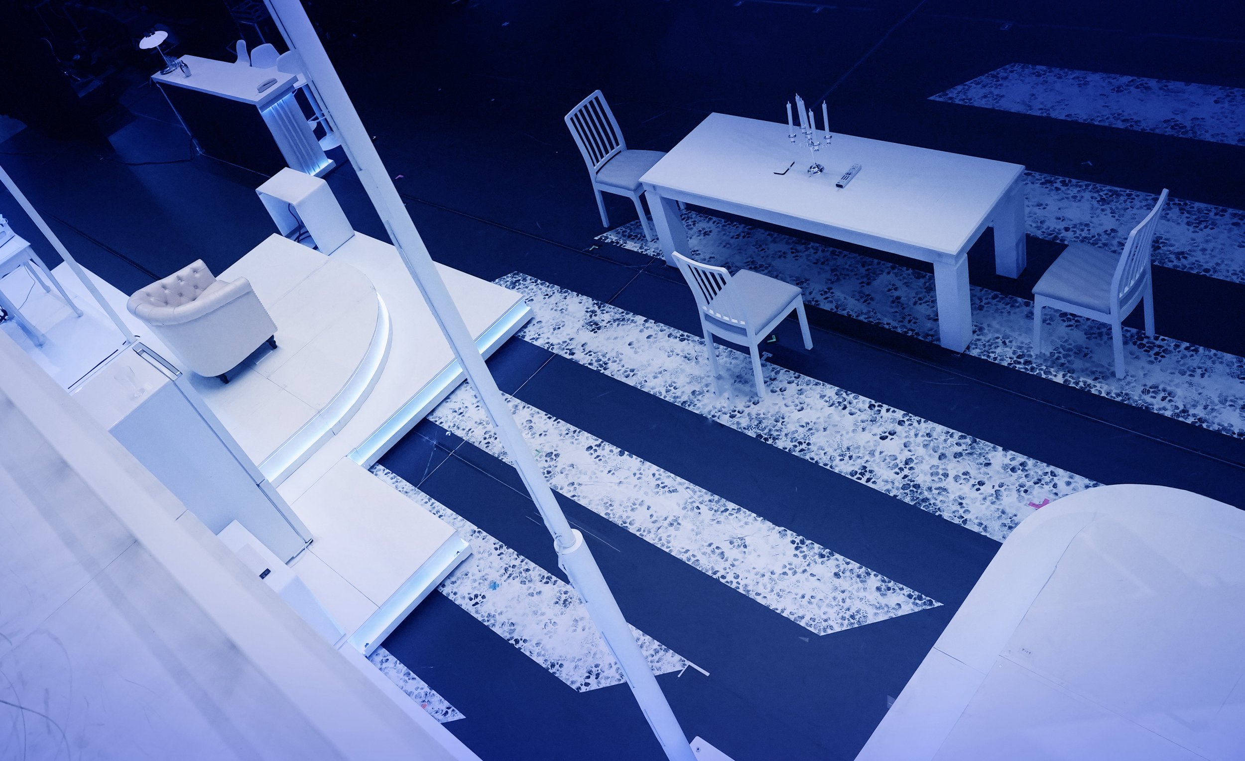 BLANk Research and Development INC. - Mrs. GreenApple WHITE LOUNGE